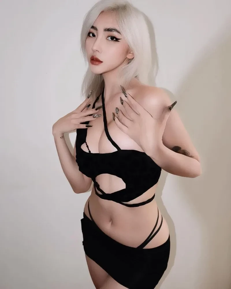 anh gái xinh mặc bikini 15