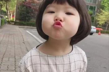 Xem ngay bộ sưu tập hình ảnh meme em bé hài hước và cute